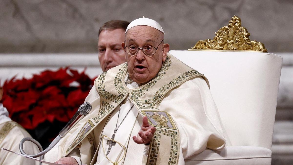 “La Puerta Santa que se abre es una invitación a entrar en una vida nueva” “La Puerta Santa que se abre es una invitación a entrar en una vida nueva”