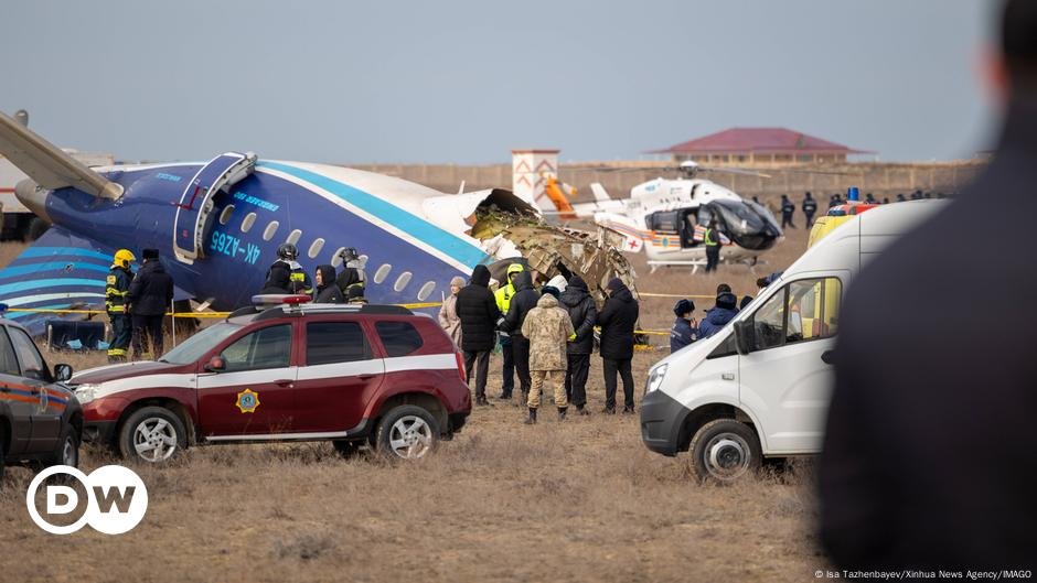 Ucrania afirma que avión azerí fue derribado por los rusos – DW – 26/12/2024 Ucrania afirma que avión azerí fue derribado por los rusos – DW – 26/12/2024