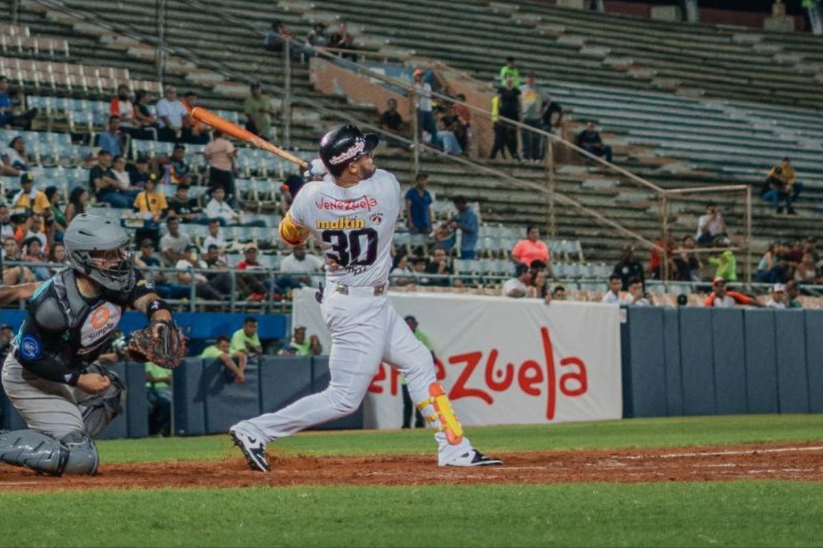 Ángel Reyes vuelve a sacar la cara y su ofensiva es vital para las Águilas