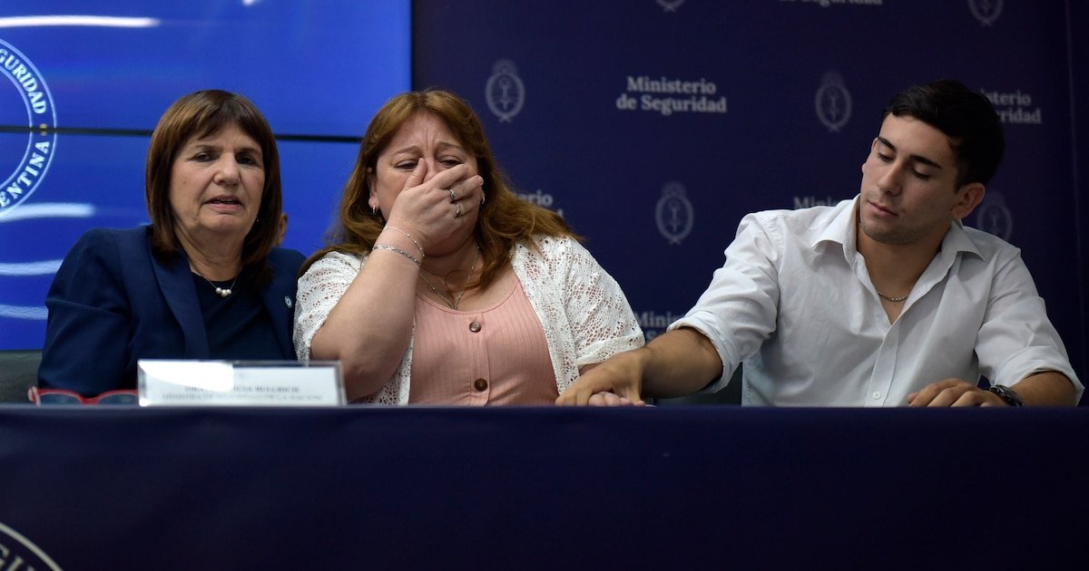 La madre del gendarme Nahuel Gallo, entre las lágrimas y el agradecimiento por las gestiones del Gobierno La madre del gendarme Nahuel Gallo, entre las lágrimas y el agradecimiento por las gestiones del Gobierno