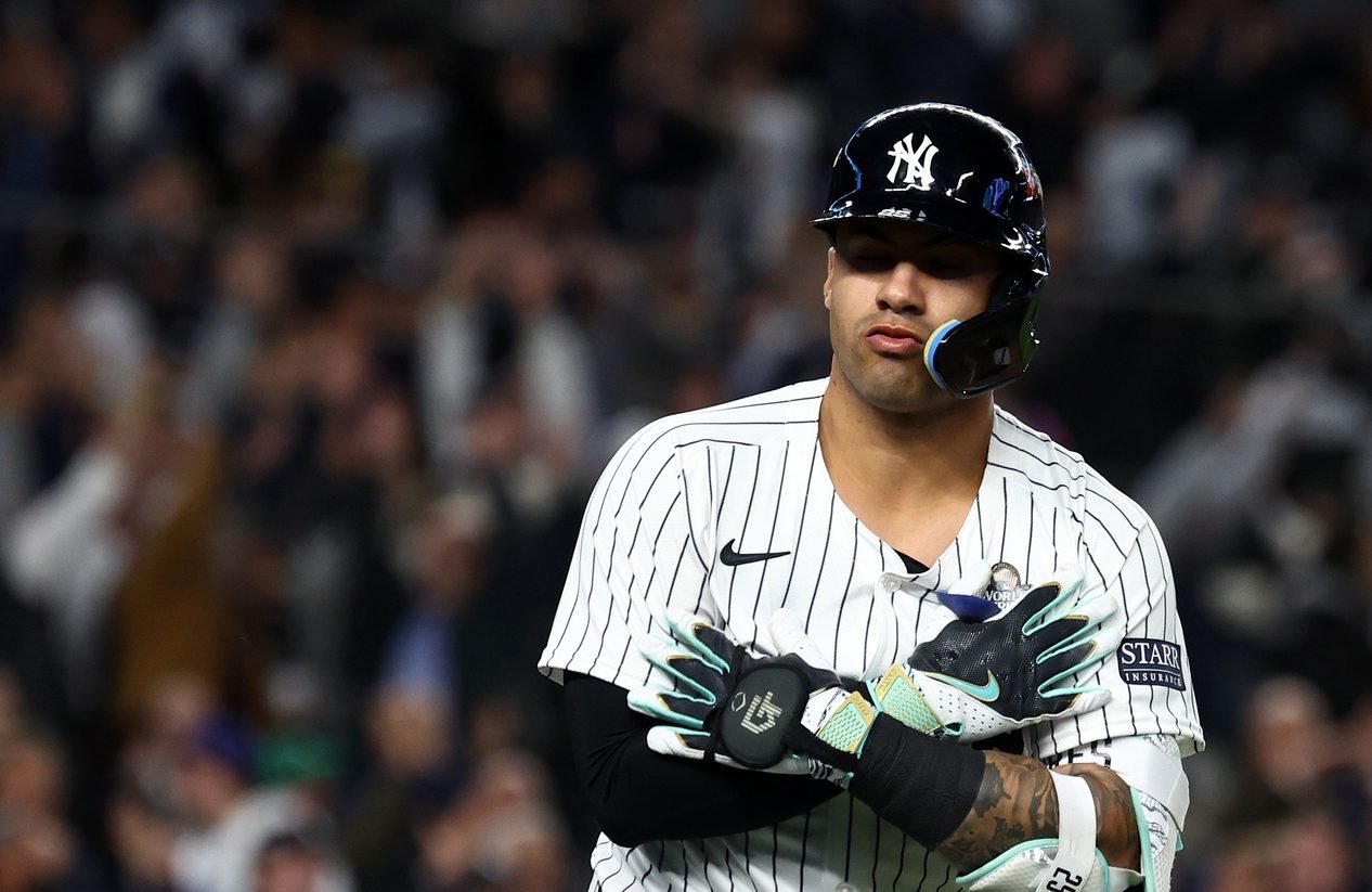 De azul real de los Yankees a rojo de los Ángeles, un histórico cambio de millones revelado en la agencia libre. De azul real de los Yankees a rojo de los Ángeles, un histórico cambio de millones revelado en la agencia libre.