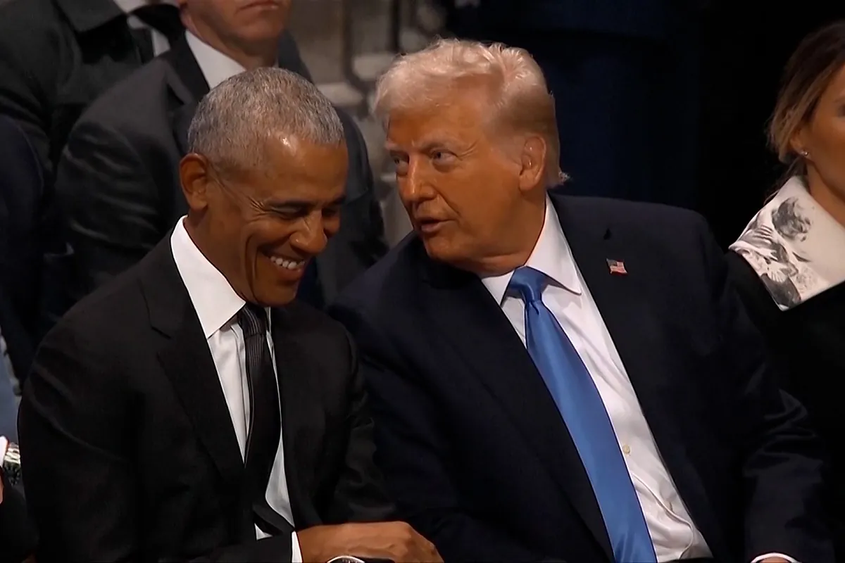 Trump y Obama charlan animadamente durante el funeral de Jimmy Carter