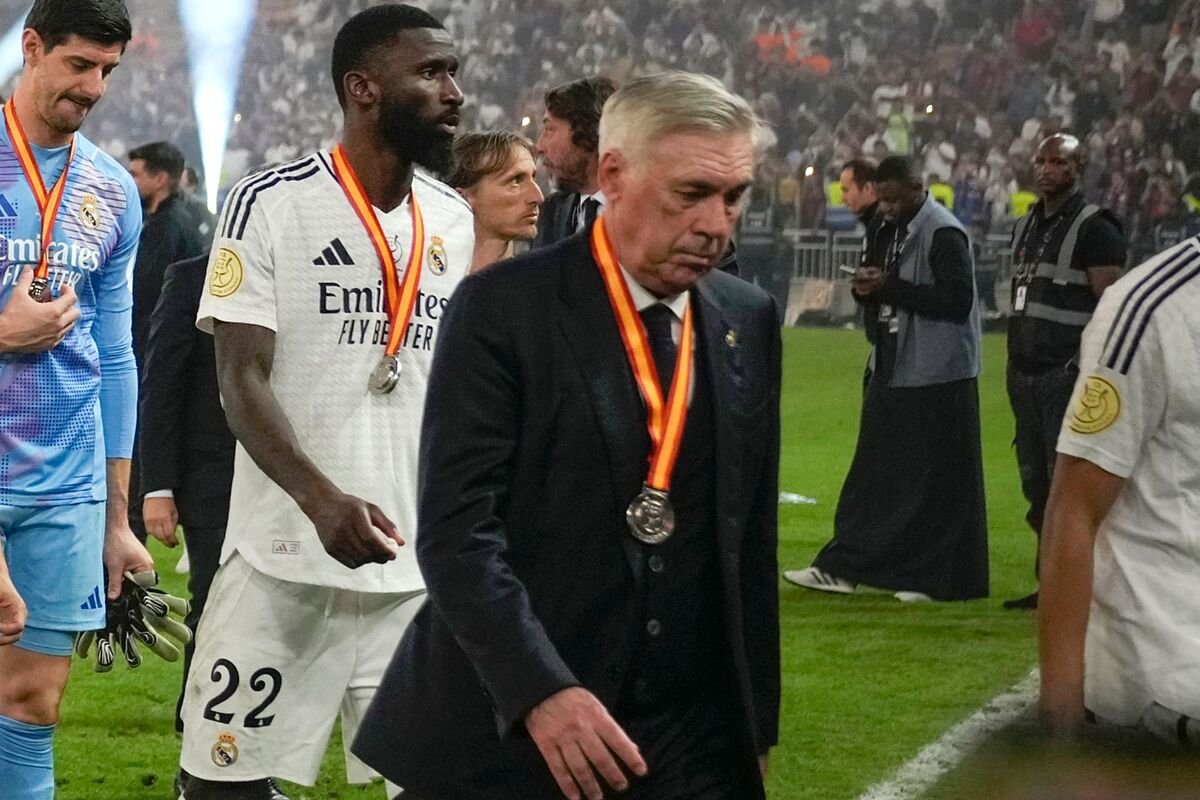 Carlo Ancelotti evita pretextos tras la goleada del Barcelona: "tienes que aprender de la derrota"