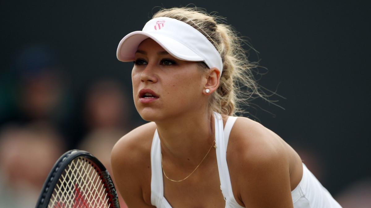 Preocupación por la salud de la extenista Anna Kournikova al reaparecer en silla de ruedas a los 43 años tras meses retirada de la vida pública Preocupación por la salud de la extenista Anna Kournikova al reaparecer en silla de ruedas a los 43 años tras meses retirada de la vida pública