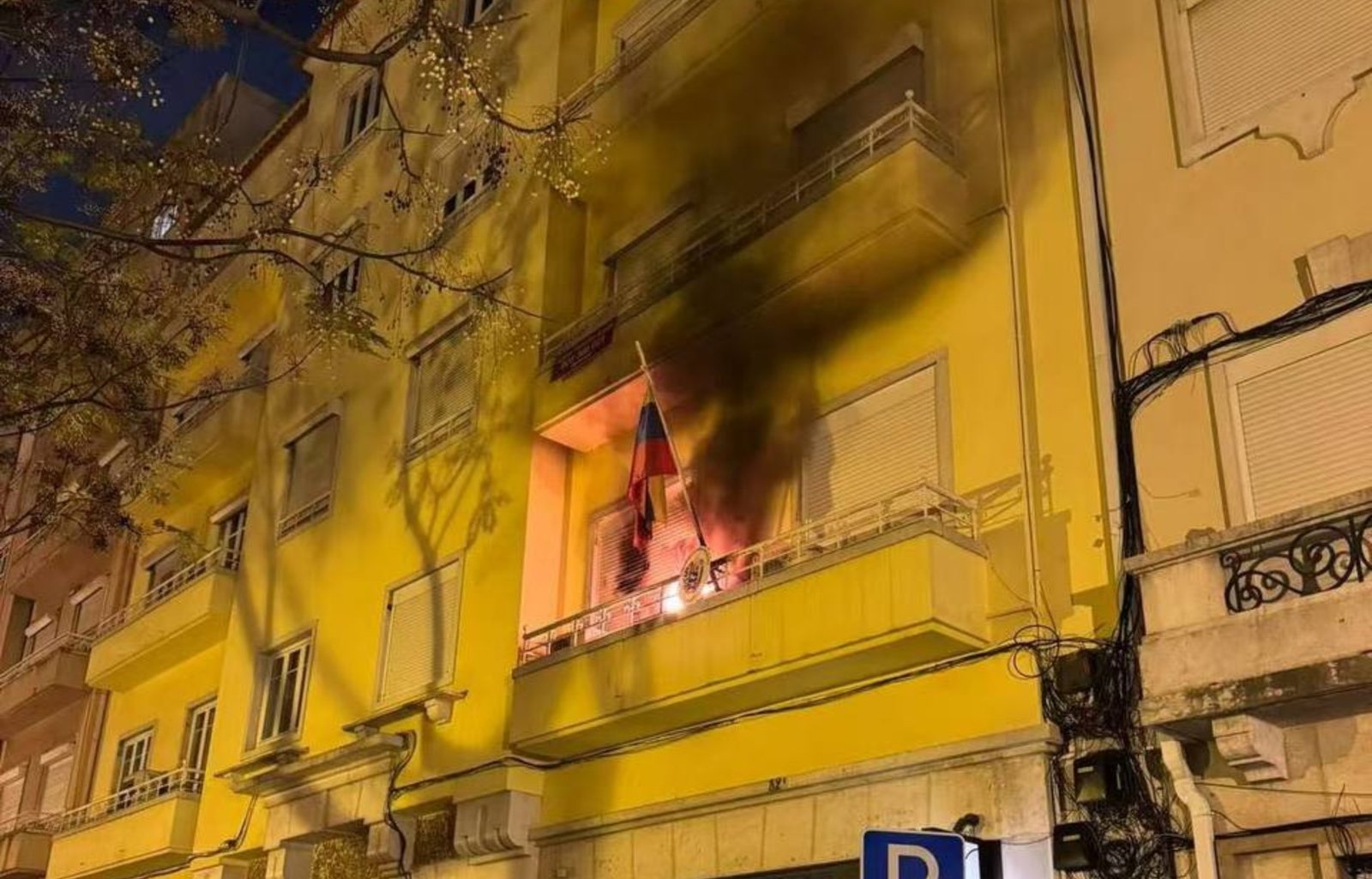 Lanzaron bomba molotov contra el consulado de Venezuela en Lisboa Lanzaron bomba molotov contra el consulado de Venezuela en Lisboa