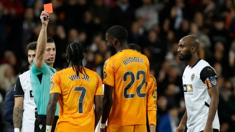 Real Madrid | Indignación total con el arbitraje de Soto y Muñiz