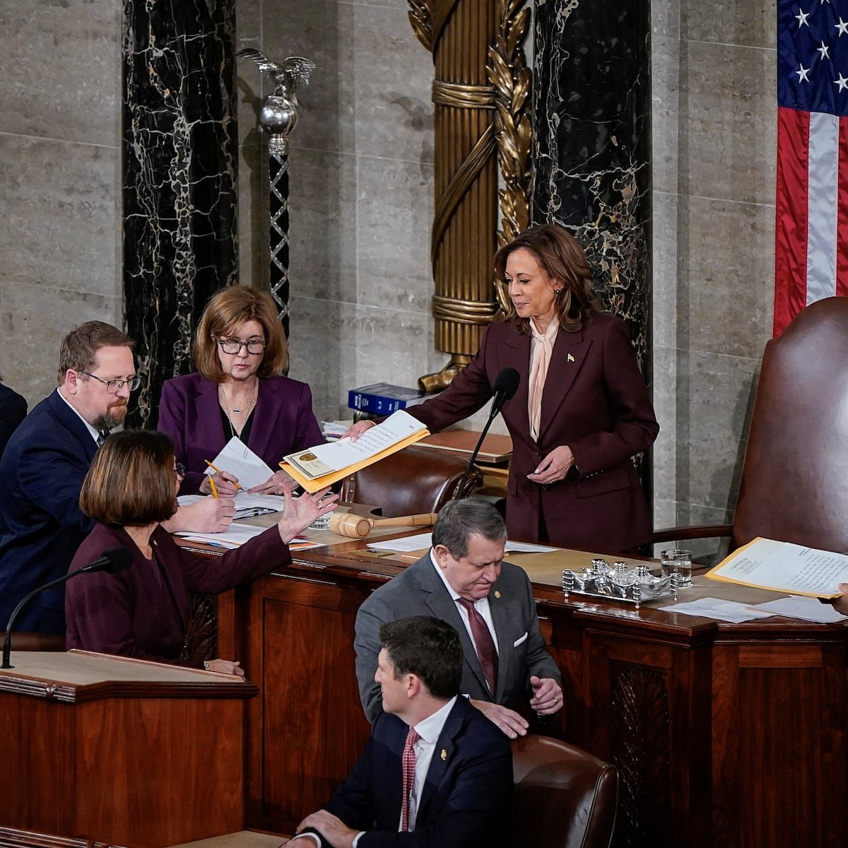 El Congreso de EE UU certifica la victoria de Trump en una sesión rutinaria y sin violencia | El PAÍS Exprés El Congreso de EE UU certifica la victoria de Trump en una sesión rutinaria y sin violencia | El PAÍS Exprés
