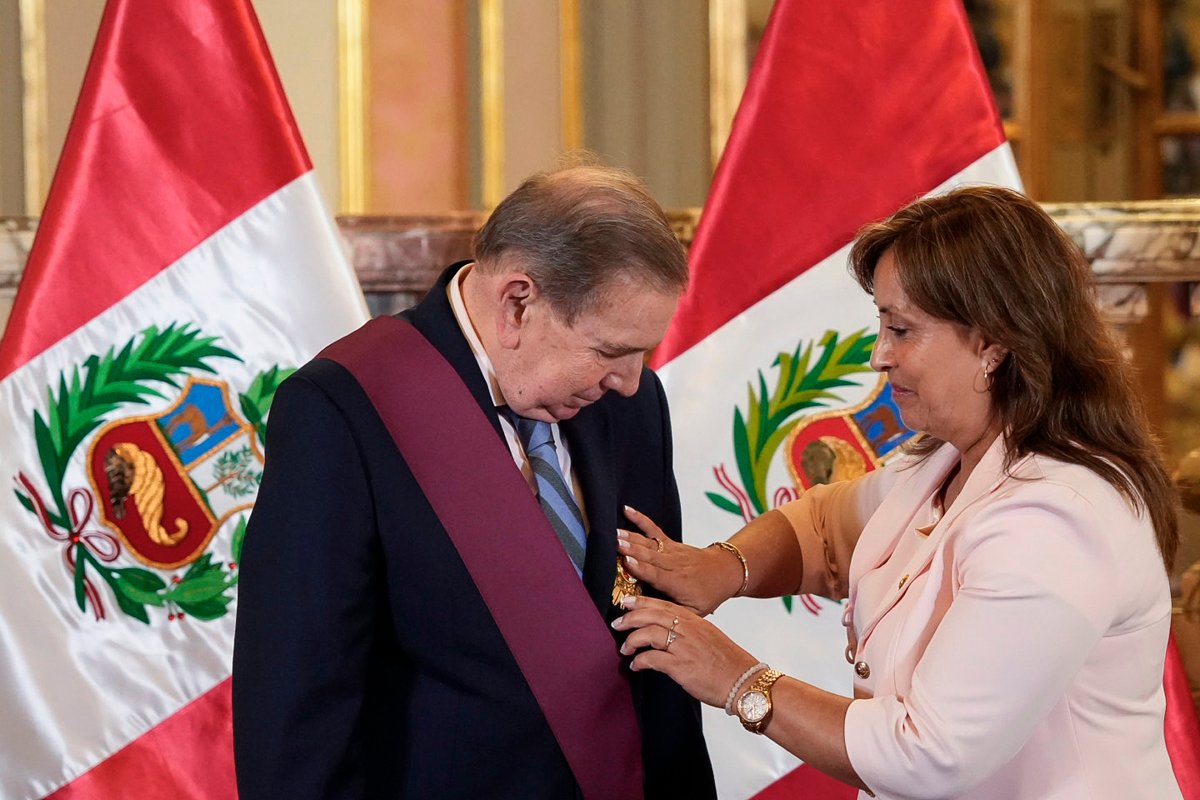 Perú condecoró a Edmundo González con la Orden del Sol Perú condecoró a Edmundo González con la Orden del Sol
