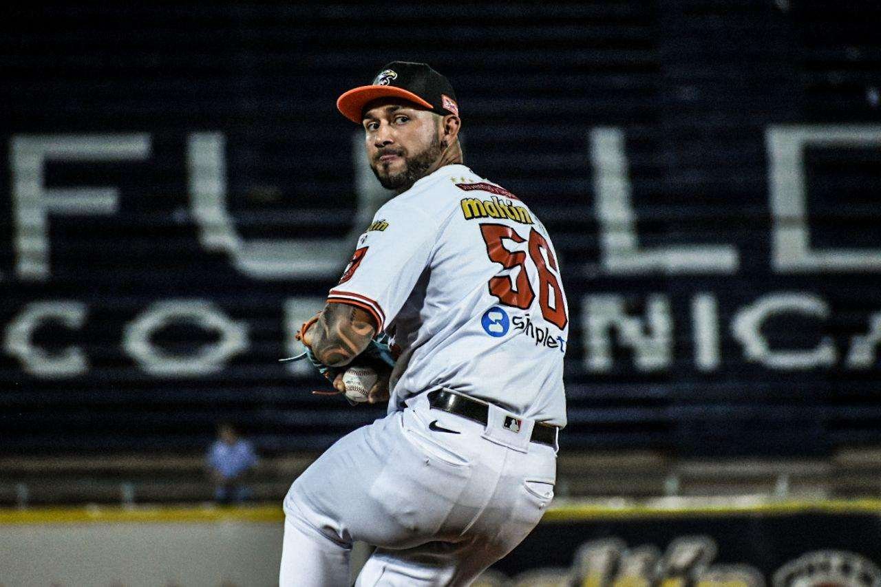 Silvino Bracho alcanza marca histórica de salvados en playoffs