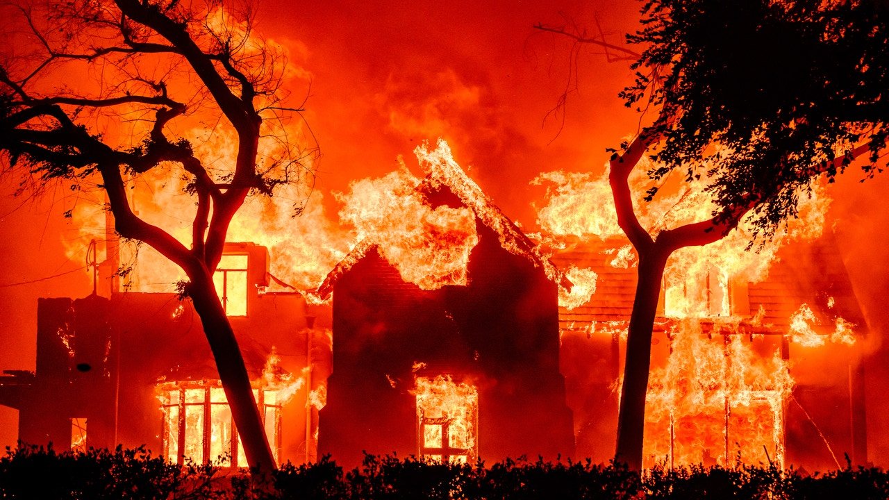 Por qué los incendios de Los Ángeles siguen activos una semana después Por qué los incendios de Los Ángeles siguen activos una semana después