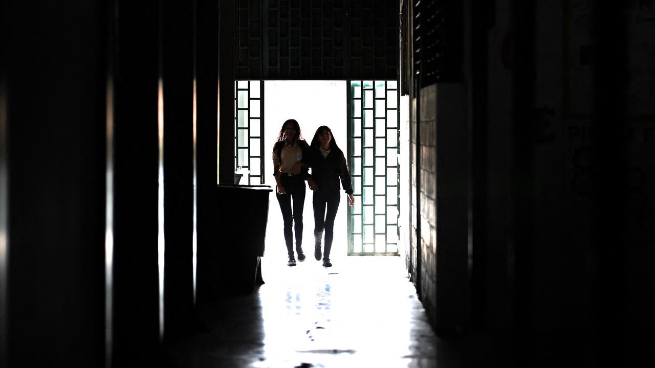 Adolescentes que golpearon a una compañera de colegio en Caracas serán recluidas en cárcel de Antímano