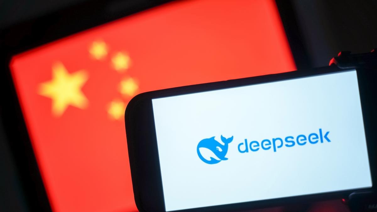 DeepSeek, el ‘ChatGPT’ chino que ha puesto en alerta a las grandes tecnológicas de EEUU DeepSeek, el ‘ChatGPT’ chino que ha puesto en alerta a las grandes tecnológicas de EEUU
