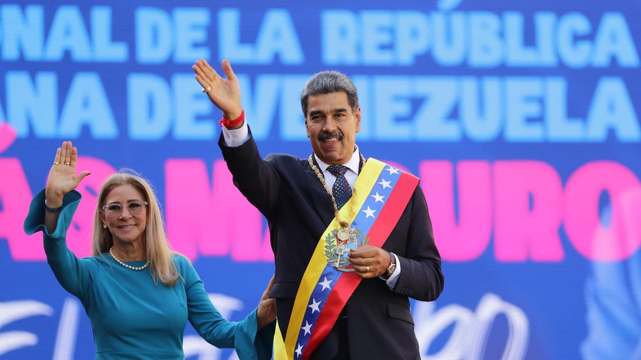 Maduro arranca otro mandato cada vez más solo mientras Edmundo González promete volver a Venezuela para “asumir la presidencia” Maduro arranca otro mandato cada vez más solo mientras Edmundo González promete volver a Venezuela para “asumir la presidencia”