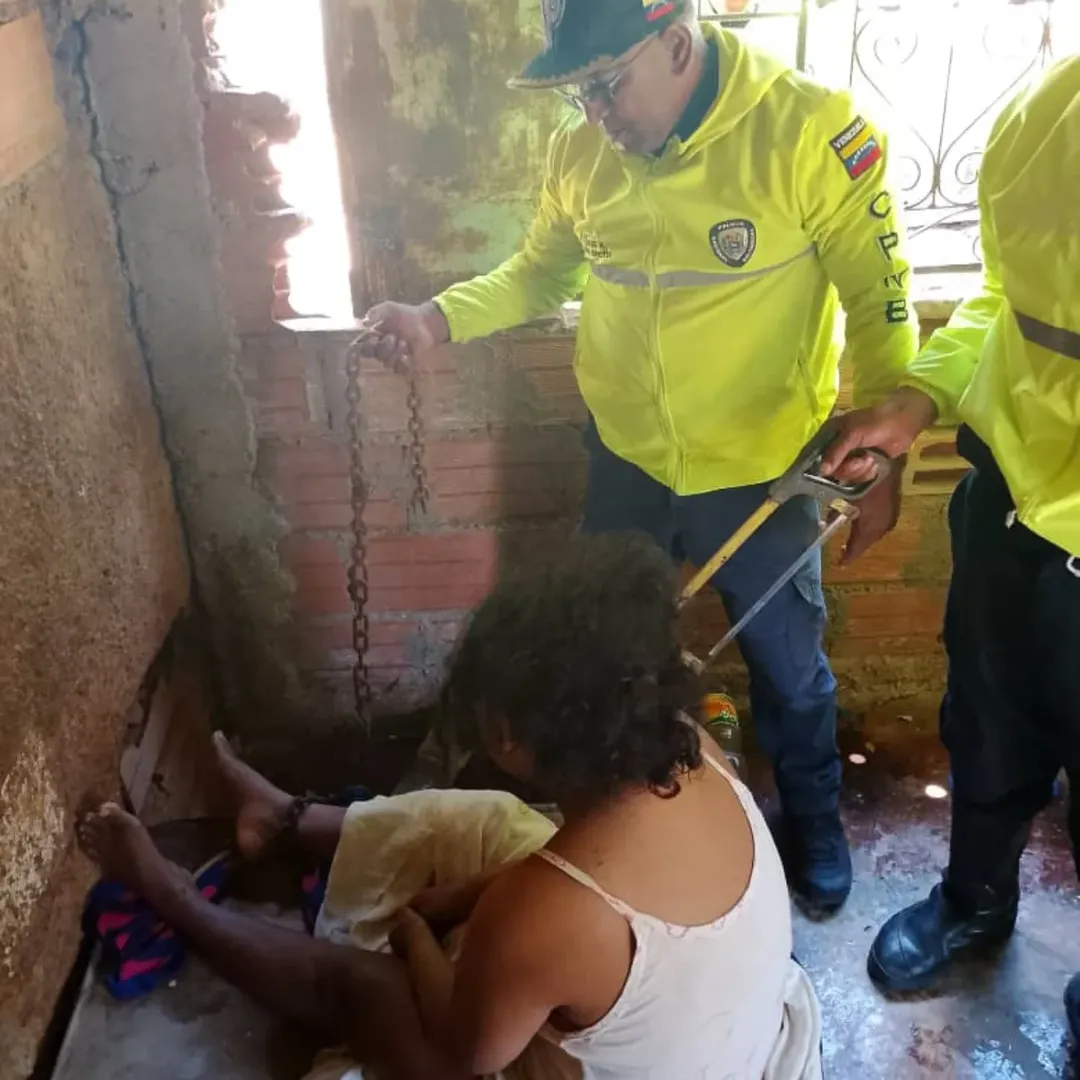 Rescatan a una mujer que mantenían encadenada y era explotada sexualmente