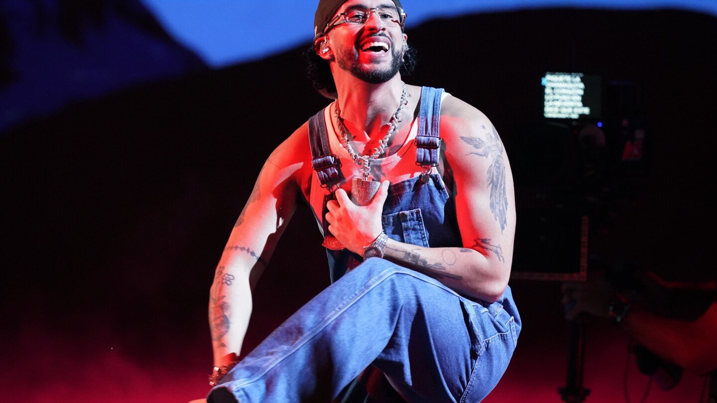 Reseña AP: “Debí tirar más fotos” de Bad Bunny es una carta de amor a Puerto Rico Reseña AP: “Debí tirar más fotos” de Bad Bunny es una carta de amor a Puerto Rico