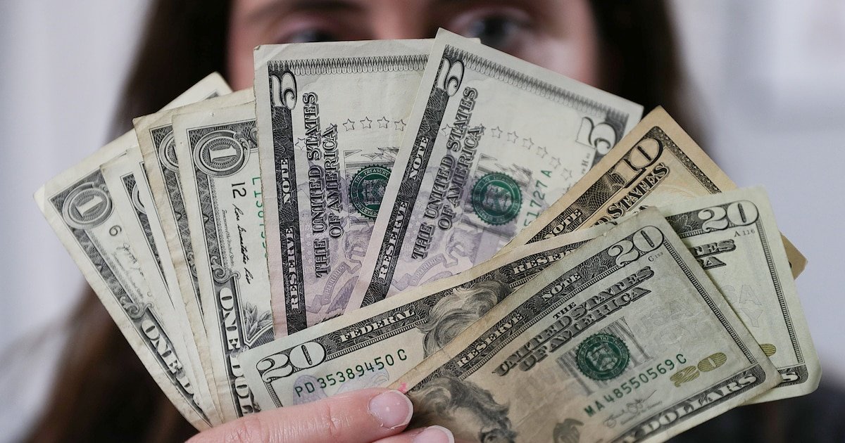 Dólar revierte tendencia negativa y peso dominicano cotizó a la baja al cierre de mercados
