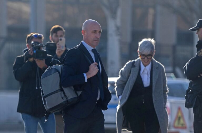 Rubiales anuncia que recurrirá la condena de 10.800 euros de multa por el beso no consentido a Hermoso