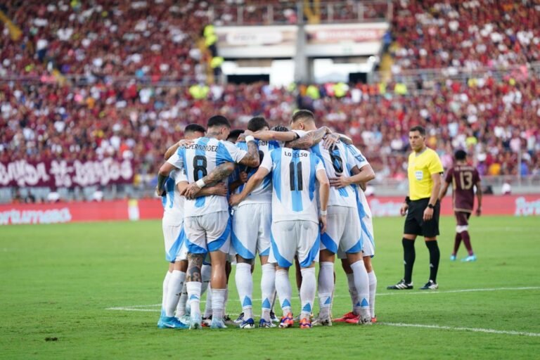 Los resultados de la fecha 13 de las Eliminatorias Sudamericanas y la tabla de posiciones DEPORTES El Intransigente