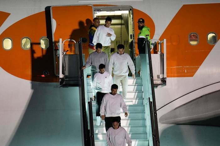 Llegan a Venezuela 178 migrantes deportados de EEUU en avión enviado por gobierno de Maduro