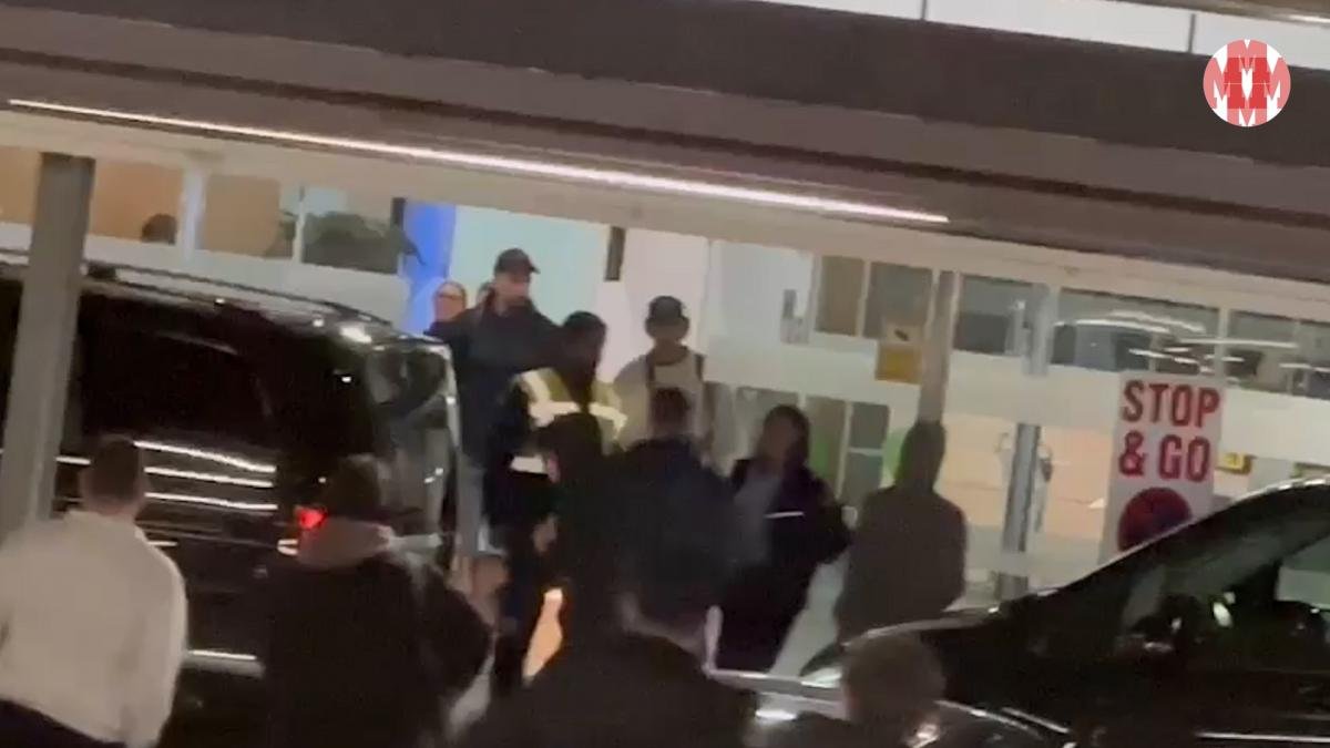 Ronald Araujo y Raphinha ya están, al fin, en Barcelona Ronald Araujo y Raphinha ya están, al fin, en Barcelona