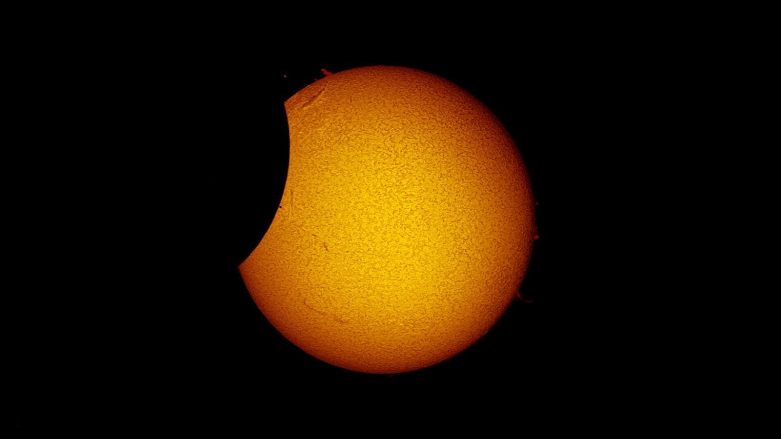 Así se ha visto el eclipse solar desde España y otras partes del mundo