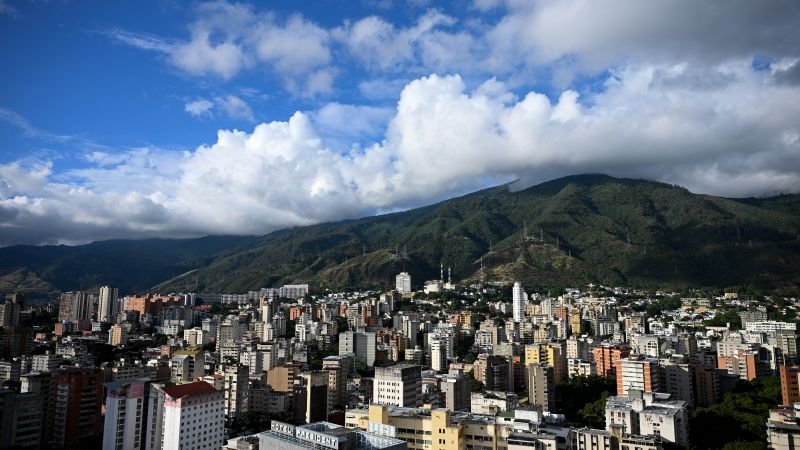 Reducen temporalmente en Venezuela la jornada laboral de empleados públicos