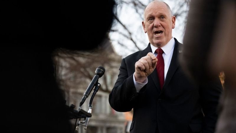 El “zar de la frontera” de Trump desestima las críticas sobre el debido proceso para inmigrantes deportados El “zar de la frontera” de Trump desestima las críticas sobre el debido proceso para inmigrantes deportados