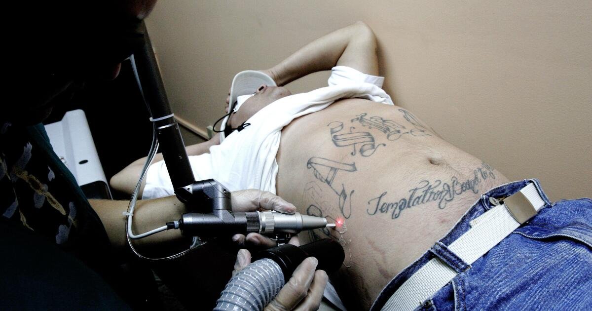 Venezolanos fueron catalogados como pandilleros y deportados por tatuajes comunes, dicen abogados