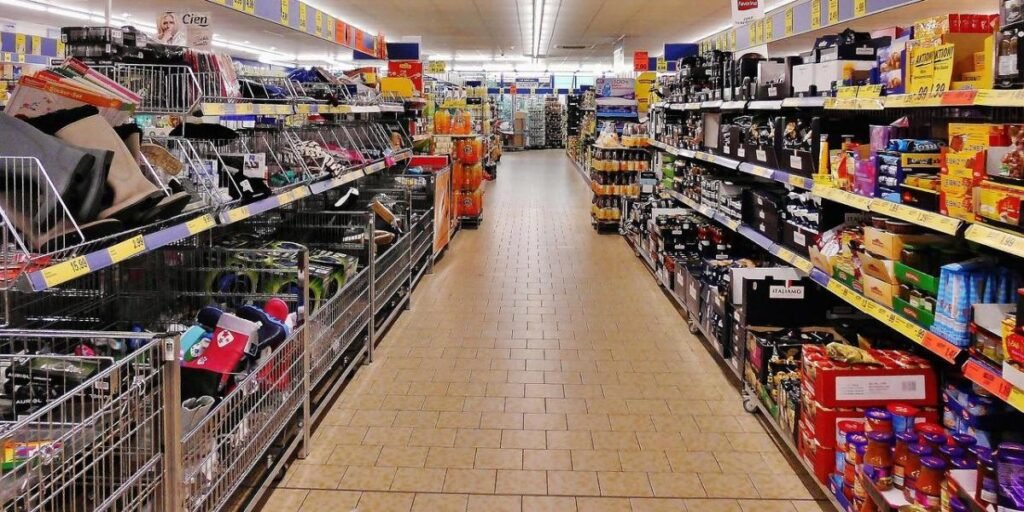 Importantes cadenas de supermercados toman una drástica decisión con sus precios afectados por los aranceles a China Importantes cadenas de supermercados toman una drástica decisión con sus precios afectados por los aranceles a China