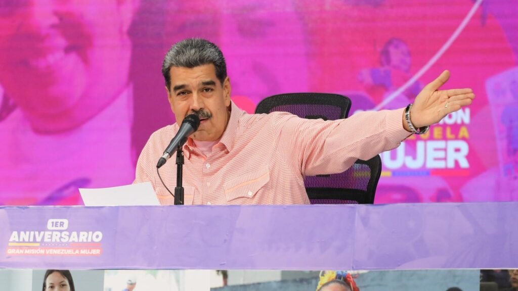 Maduro aumenta los bonos a empleados públicos y a pensionados sin tocar los sueldos Maduro aumenta los bonos a empleados públicos y a pensionados sin tocar los sueldos