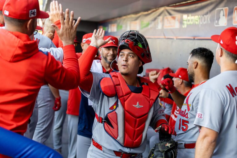 Yohel Pozo regresa a la MLB casi 4 años después y conecta jonrón: “Se siente como un segundo debut”