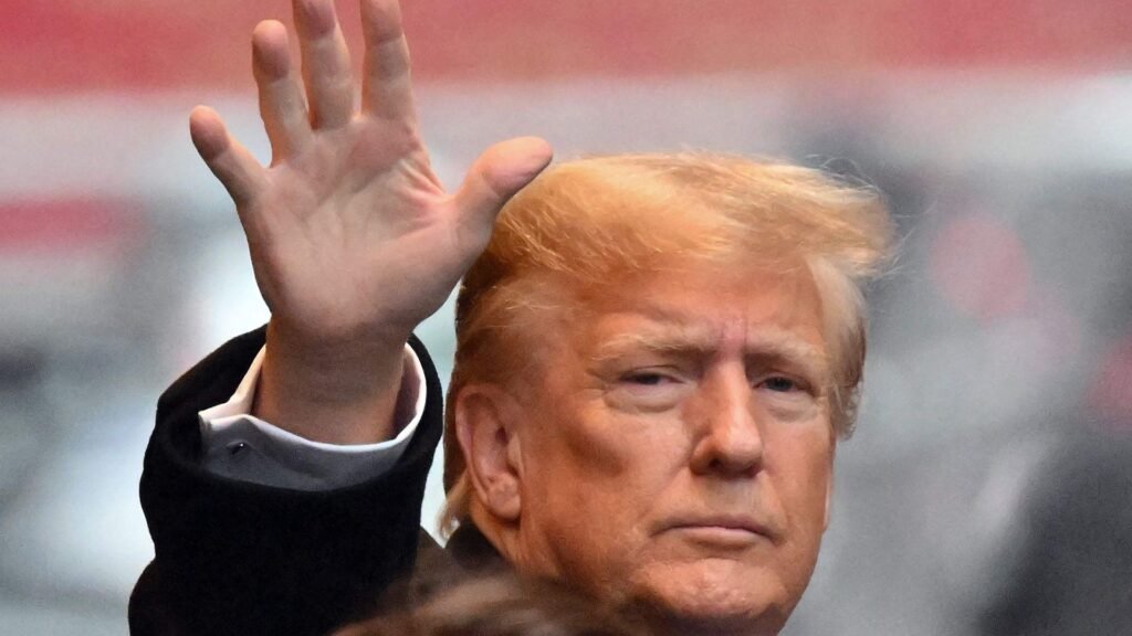 Trump recrudece la escalada contra China y aclara que sus aranceles suben hasta el 145% Trump recrudece la escalada contra China y aclara que sus aranceles suben hasta el 145%