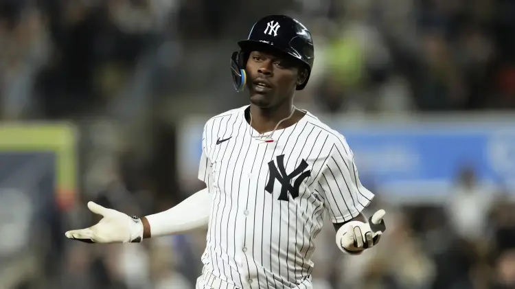 Yankees remontan y vencen a Reales con lluvia de jonrones
