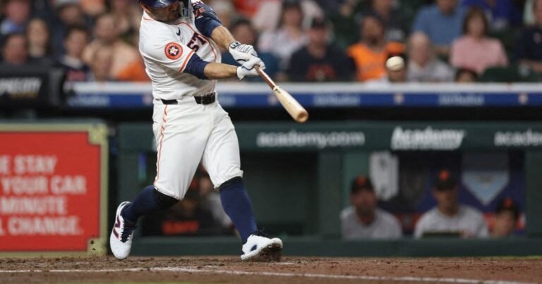Altuve da jonrón, pero el cubano Yordan Álvarez sigue sin despertar