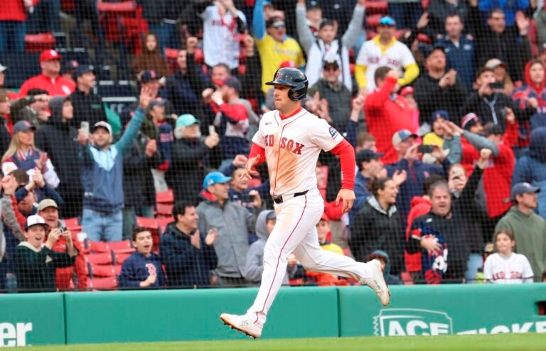 Bregman y Devers brillan para Medias Rojas que vencen 18-7 a Cardenales y barren doble cartelera