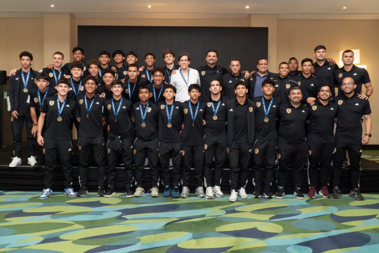 Sub17 llegó al país y fue homenajeada
