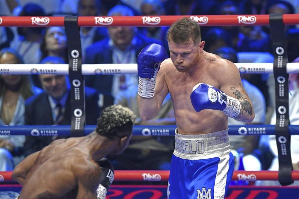 El deslucido triunfo de Canelo Álvarez ante Scull que le permitió lograr la unificación del título de los supermedianos El deslucido triunfo de Canelo Álvarez ante Scull que le permitió lograr la unificación del título de los supermedianos