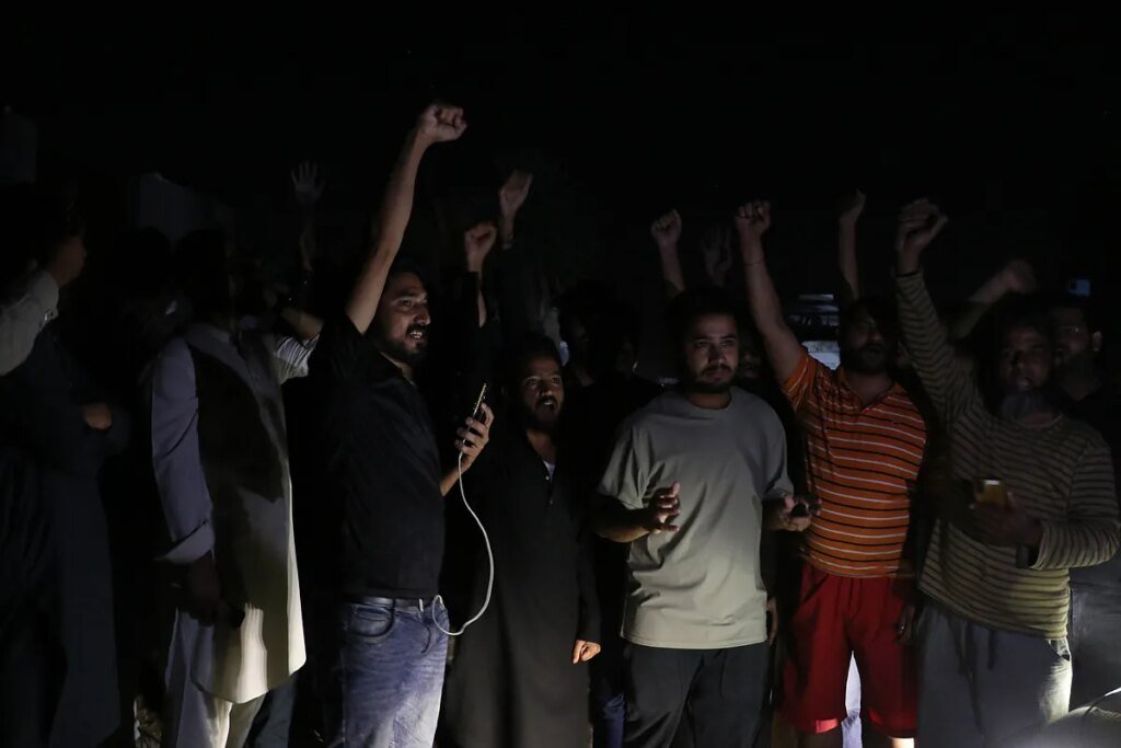 Pakistán se atribuye múltiples ataques contra India en medio de crecientes tensiones