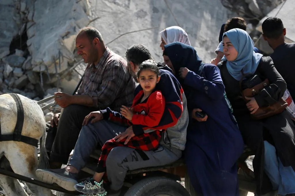 Israel mata a más de un centenar de personas en Gaza y ataca puertos en Yemen mientras concluye el viaje de Trump a la región