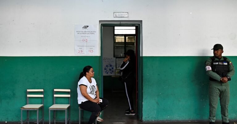 Calles desiertas y centros de votación vacíos: así transcurre la farsa electoral de Maduro en Venezuela