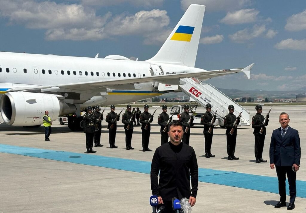 Las maniobras de Rusia dejan en el aire la reunión con Ucrania en Turquía tras un duro cruce de acusaciones | Internacional Las maniobras de Rusia dejan en el aire la reunión con Ucrania en Turquía tras un duro cruce de acusaciones | Internacional