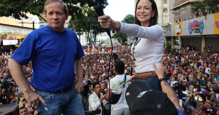 La oposición venezolana celebró el rescate de los cinco opositores refugiados en la embajada argentina