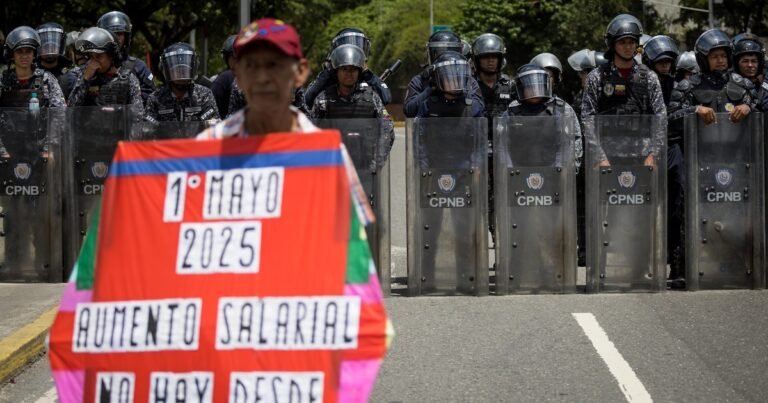 Trabajadores venezolanos protestaron contra los sueldos de “hambre y miseria” en el país