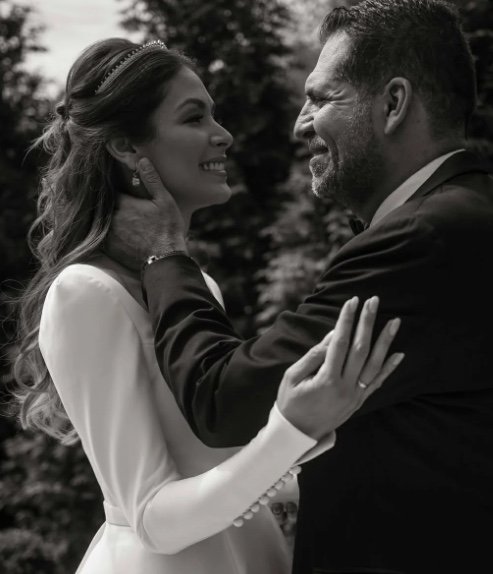 Dayana Mendoza se casó con el pastor Carlos Uribe Dayana Mendoza se casó con el pastor Carlos Uribe