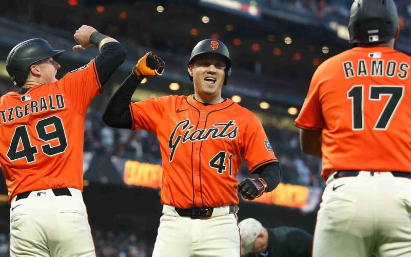 ¡Noche de tres jonrones! Wilmer Flores produce ocho carreras en triunfo de San Francisco ¡Noche de tres jonrones! Wilmer Flores produce ocho carreras en triunfo de San Francisco