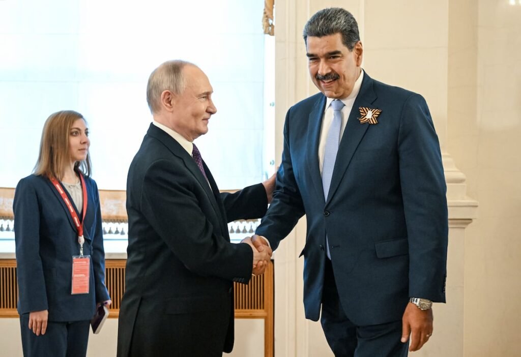 Venezuela busca a sus aliados para tratar de frenar un nuevo derrumbe de su economía Venezuela busca a sus aliados para tratar de frenar un nuevo derrumbe de su economía
