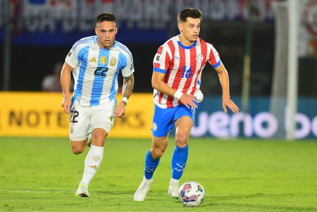 Gustavo Alfaro defendió a Bobadilla, señalado por un insulto xenófobo en San Pablo vs. Talleres Gustavo Alfaro defendió a Bobadilla, señalado por un insulto xenófobo en San Pablo vs. Talleres