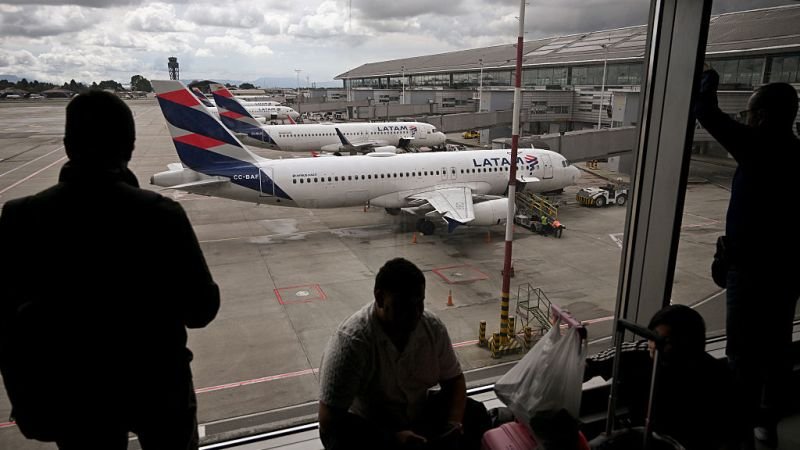 Venezuela anuncia suspensión inmediata de los vuelos desde Colombia por razones de seguridad Venezuela anuncia suspensión inmediata de los vuelos desde Colombia por razones de seguridad