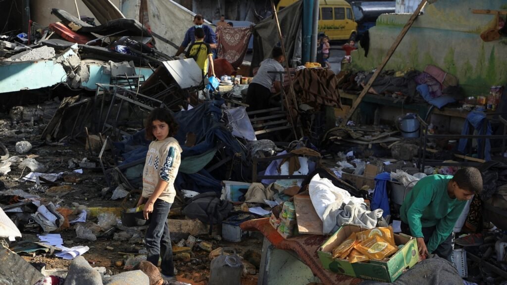 Una niña de seis años sobrevive a un bombardeo israelí que mata a su madre y a sus seis hermanos en un colegio de Gaza Una niña de seis años sobrevive a un bombardeo israelí que mata a su madre y a sus seis hermanos en un colegio de Gaza