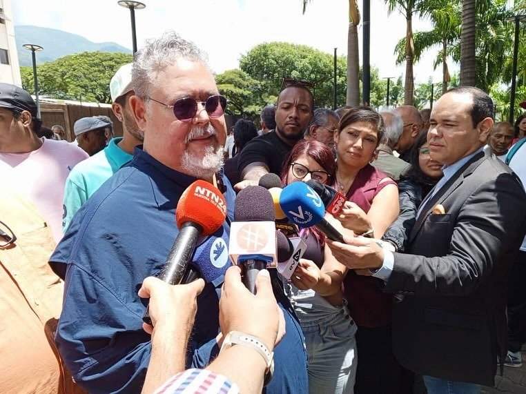 Juan Barreto denuncia que es víctima de acoso policial en su vivienda < El Informador Venezuela Juan Barreto denuncia que es víctima de acoso policial en su vivienda < El Informador Venezuela